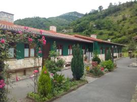 Apartamentos El Campal, ξενοδοχείο σε Felechosa