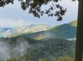 Maison 2 chambres Les ch&ecirc;neslierres, casa de campo em Chassiers