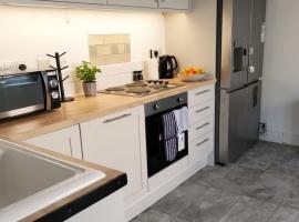 Cosy Chineham House, hotel in Basing