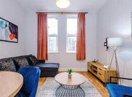 Spacious Apartment Retreat + Free WiFi