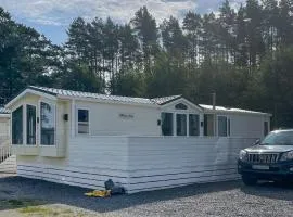 2 Bedroom Cozy Home In Lindesnes
