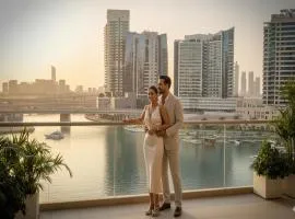 Keyrock - Lake-View Apartment at Reva Residences, Business Bay with Pool, Gym & Free Parking