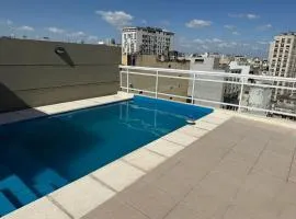 Centro, amplio, cómodo, luminoso, balcón y piscina WiFi
