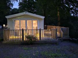 Aberdunant Hall Holiday Park - Holiday Accommodation 22358、Prentegのホテル