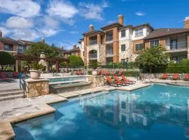 South Congress Austin Modern 2BR with Pool, Hot Tub, Convenient to Nightlife