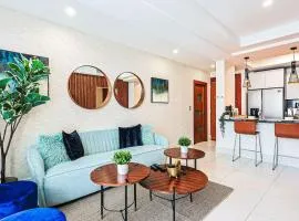 Cozy City-Center 1BD Condo, Pool