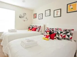 Plunge Pool Oasis Bella Vida Resort Close to Parks