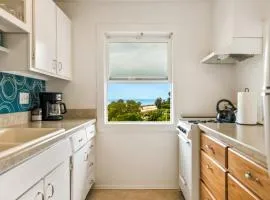 Driftwood Club - Ocean Views, BBQ, Pet Friendly