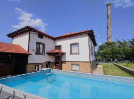 Къща за гости При Комина - Guest House By the Chimney，位于德里亚诺沃的乡村别墅