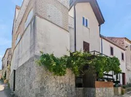 Stunning Apartment In Tkon With House Sea View