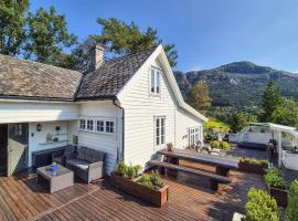 Stunning Home In Vikebygd With House A Mountain View, hotel in Vikebygd