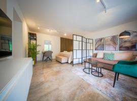 Kurpark Apartment, Schwimmbad, Sauna, Terrasse, hotel v destinaci Bad Wildbad