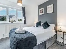 Stylish 2-Bedroom House in Oldbury Sleeps 4