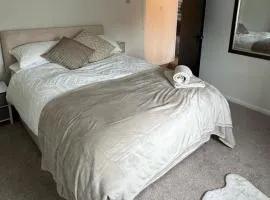 Cottage - Sleeps 4 - Pet Ok - Patio - Parking