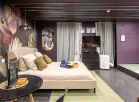 Deluxe Studio, Dark Floral, jacuzzi, Parking Gratuit, MULHOUSE CENTRE