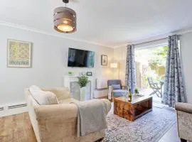 3 Bed family Home with Garden Free parking Perfect for contractors