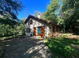 Gîtes de Charme en Isère, hotel v destinaci Sonnay