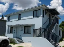 Luxury apartment at excellent location, Breakfast and Parking