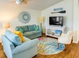Cozy Jensen Beach Home Pool Access, Walk to Beach