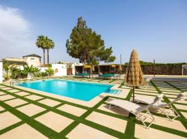 Villa única con piscina, perfecta para familias, Hotel in Los Montesinos