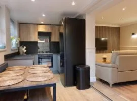 Modern, Spacious Home Near Manchester - Perfect for Families group