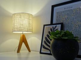 Interno12 Luminoso bilocale tra i tetti, hotel v destinaci San Benedetto del Tronto