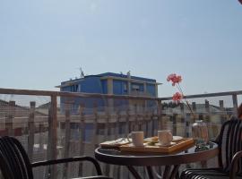 Interno12 Luminoso bilocale tra i tetti, hotel em San Benedetto del Tronto