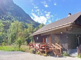 Châlet 8 personnes + grand terrain et rivière