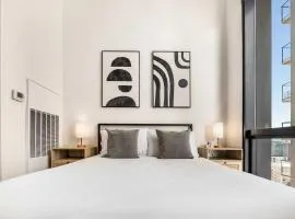 Boulevard Stays Modern Highrise STU Sky Pool Parking Gym 01