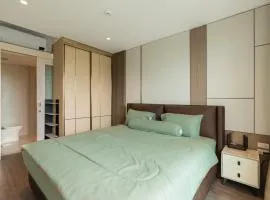 Modern 1BR Condo w Balcony Near Central Phuket