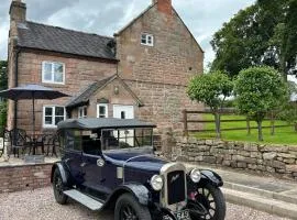 Farmhouse - Sleeps 6 - Pet friendly - Garden