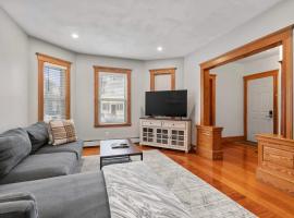 Tufts 2 Bed & Office - Free Parking, hotel in Medford