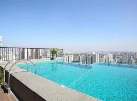 Estúdio Piscina Rooftop, WiFi 1GB, Metrô 600m