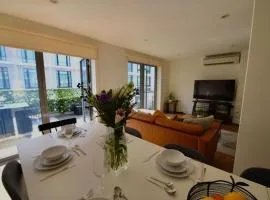 Spacious 3-bed 3-Bath Luxury apartment with balcony Hyde Park