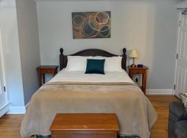 Midstream Manor Unit 3, Studio, hotel in St. John's