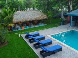Villa Tropical - Your private Miami Resort with a heated pool