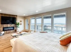 Bay Suites Studio A Modern Coastal Escape in the Heart of Depoe Bay