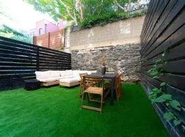 Newly Renovated 2BR with Backyard