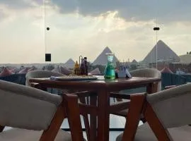 La Pyramids otel