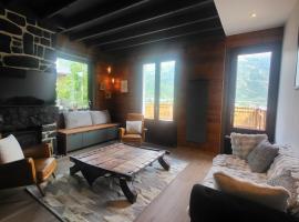 Chalet Otsoak Chalet privé 3 chambres 6 personnes avec grande terrasse, garage couvert, vue montagnes à St Lary village, hotel a Saint-Lary-Soulan