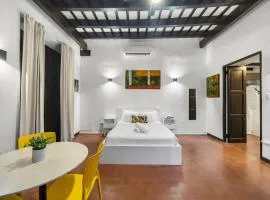 Just Remodeled Studio in Colonial OSJ UNIQUE Location LOCAL experience