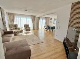 Luxury Apartment 4 bedrooms Self check in out