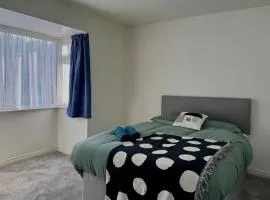 Cosy 3 Bed Home in Scenic Denham with Quick Heathrow & London Links