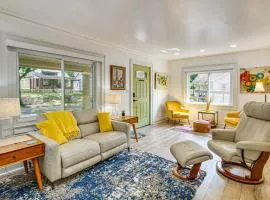 6 Mi to Arrowhead Stadium Charming Home with Porch!