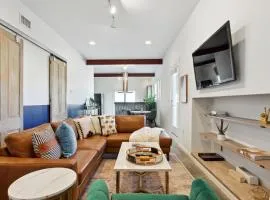 Warehouse District Lovely One Bedroom and Den