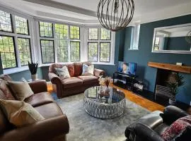 Bright & Modern 2 Bed Flat in South London