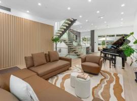 New Lux House on Vancouver West, hotel u gradu Vankuver