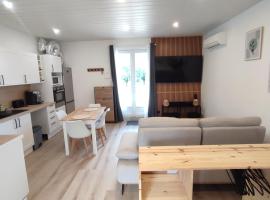 Studio lumineux avec terrasse au cœur du Périgord: Monestier şehrinde bir otel