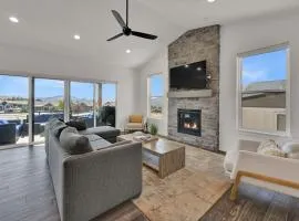 Family Home in Eden w Hot Tub and Gym