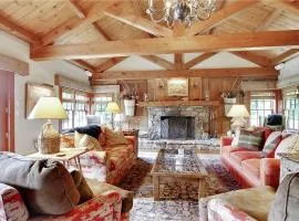 Soupcon: 4 br, fireplaces, game room, sauna, hot tub, views